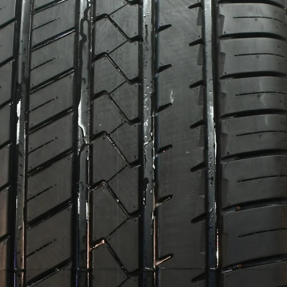 Lionhart LH-Five All Sizeeason 255/35ZR20 97W XL Passenger Tire Fits: 2017-18 Audi Q3 Technik, 2016-17 Buick Regal Sizeport Touring